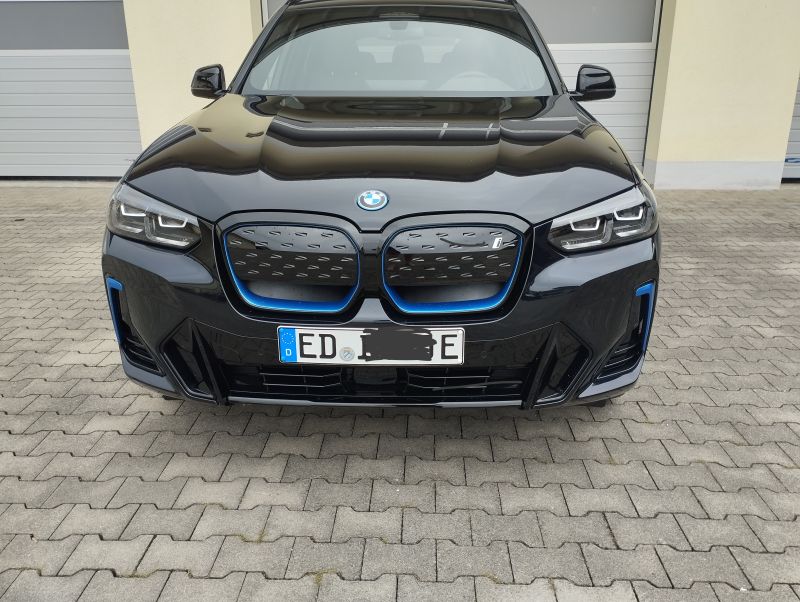 Verkaufe BMW IX3